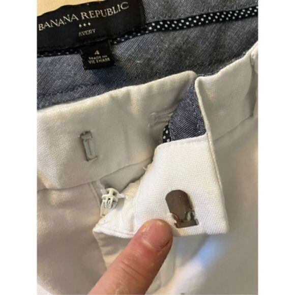 Banana Republic White Ankle Cropped Chinos with Scalloped Hem. Size 4 - Picture 3 of 6